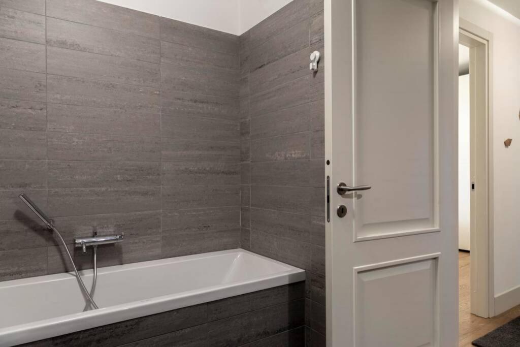 Palazzo Tergesteo Tirabora Suite Apartments 트리에스테 외부 사진